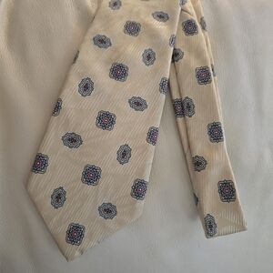 Guy Laroche Cream Blue Patterned Men's Silk Necktie Tie